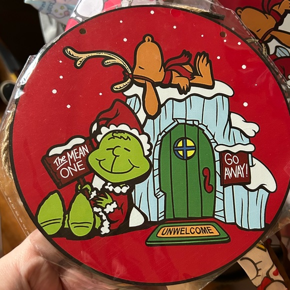 Charlie Brown and The Grinch Holiday Mashup Wooden Plaque - Picture 3 of 5